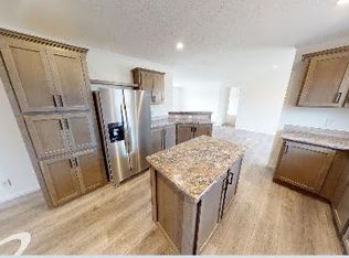 8281 W Cygnes Cir, Fenton, MI 48430