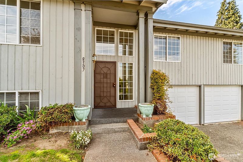 4th image of 8507 39th Avenue S