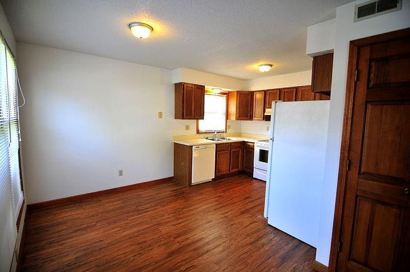 2nd image of 101 M St APT A