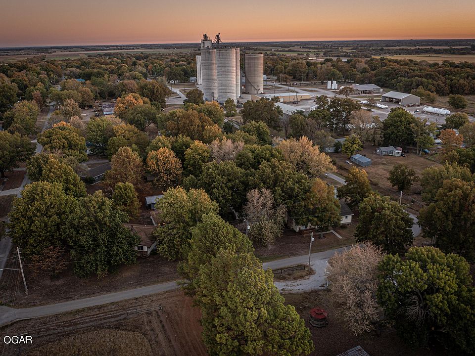 610 10th St, Mc Cune, KS 66753 Zillow