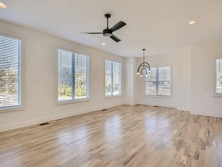 401 Serenity Ln — Photo 10