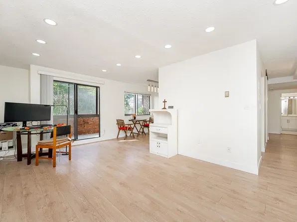 1444 Martin St #108, White Rock, BC V4B 3W7