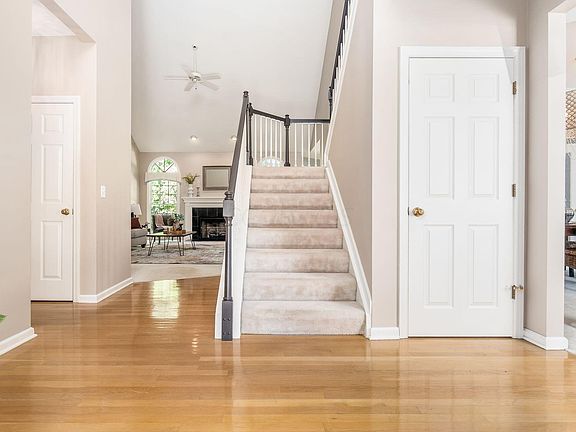 4th image of 5596 Caplestone Ln
