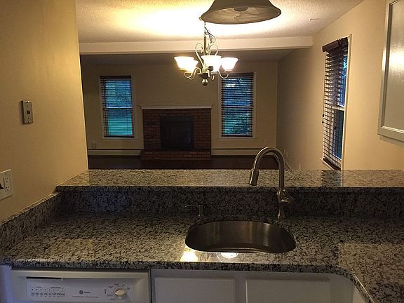 5th image of 28 Chestnut Ct
