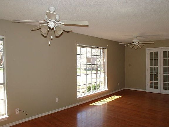 5th image of 4717 Woodside Dr