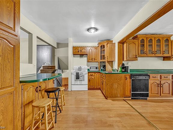 5th image of 912 King St