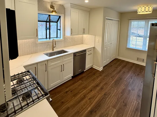 821 White Stag Ln, Canton, GA 30115