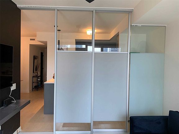 3rd image of 330 Richmond St W #2516