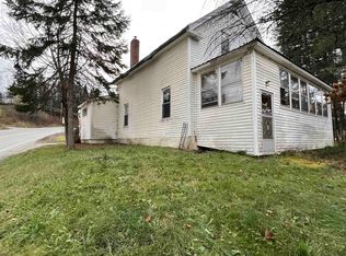 27 Bridge St, Colebrook, NH 03576
