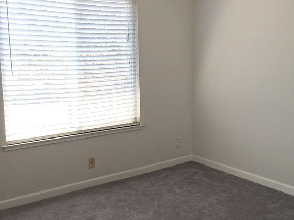 5th image of 1370 McQuesten Dr APT C