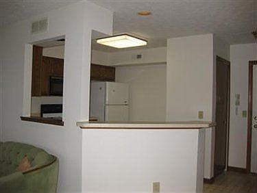 3rd image of 5631 Gateway Ln #211