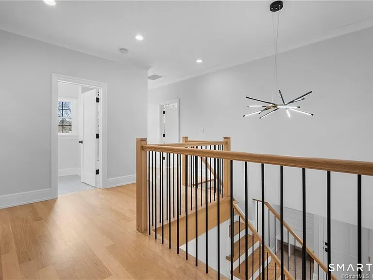 5 Shaw Ave — Photo 26