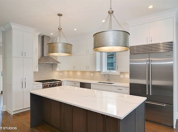 4th image of 3913 N Janssen Ave #2