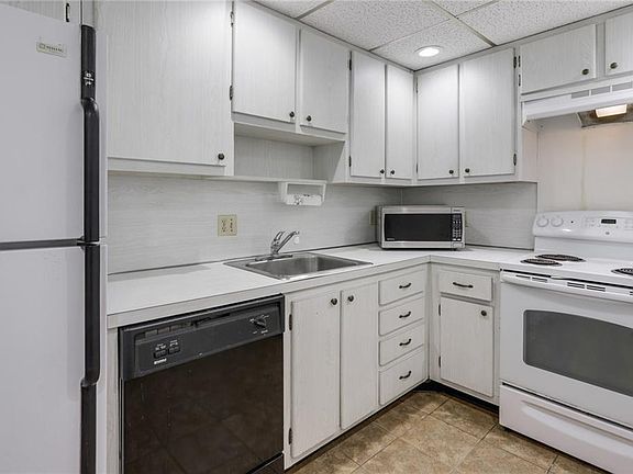 4th image of 4611 W Fig St Unit 305