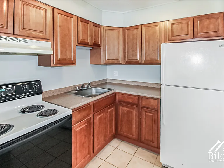 Northfield Manor Apartments — Photo 4
