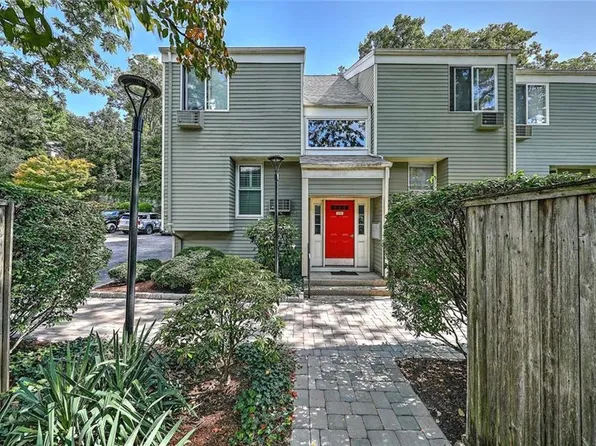 392 S Main St APT 64, Providence, RI 02903