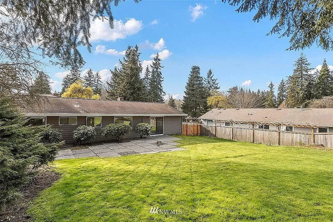 3 bed, 1270 sqft, $3,300 — Photo 3