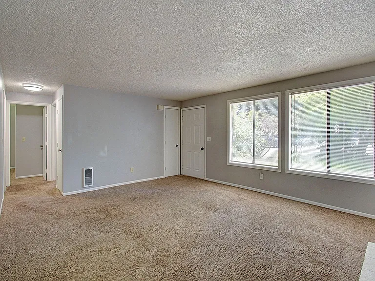 14306 NE 14th Cir — Photo 10