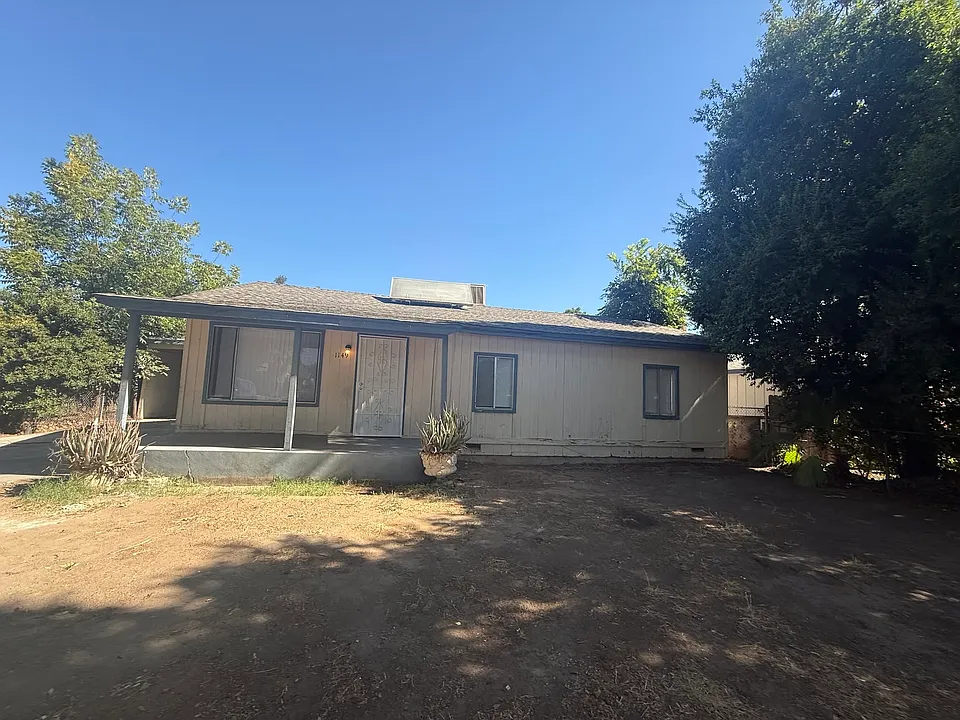 1149 E Pontiac Way