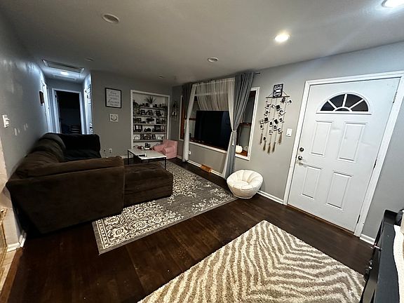 3rd image of 10 Lake Dr