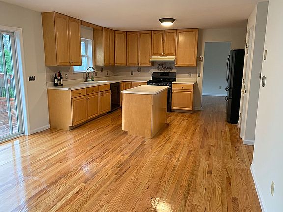 3rd image of 101 Pelham Dr