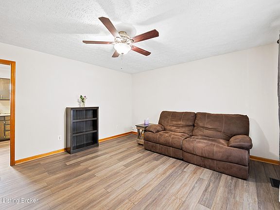 3rd image of 5304 Alicante Ln