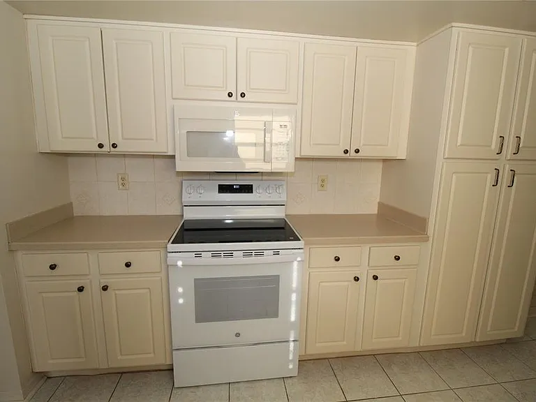 301 Bryce Ct — Photo 14