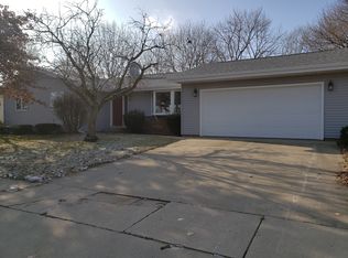 809 N Seminole Dr, Pontiac, IL 61764
