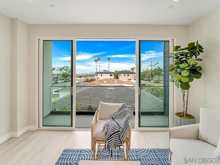 352 Imperial Beach Blvd — Photo 9