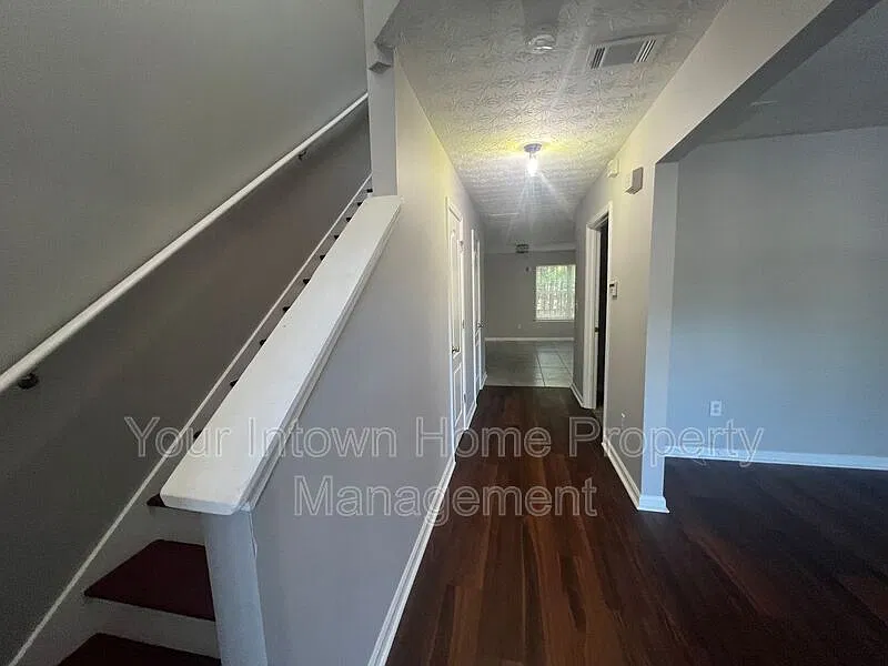 3 bed, 2.0 bath, 1608 sqft, $1,525 — Photo 3