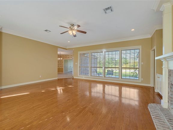 5th image of 13652 Suzanne Pl