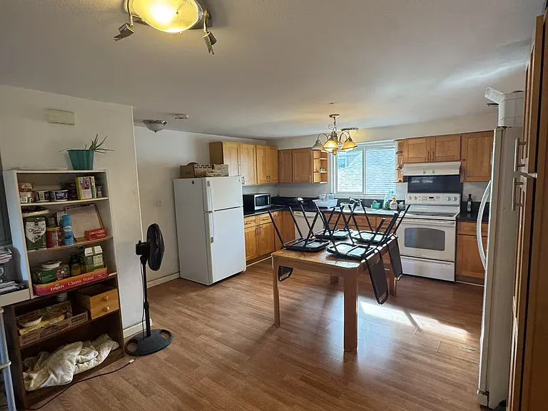 1520 Enos Ln — Photo 3