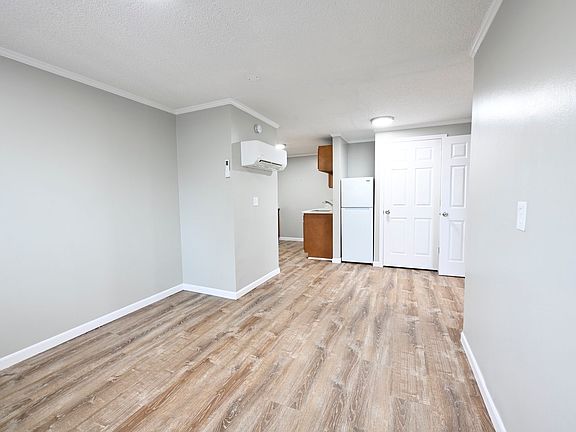 3rd image of 425 W Cook Rd #7