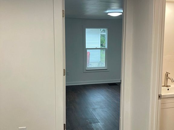 5th image of 407 Sawyer Rd