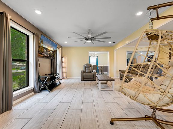 5th image of 405 Brookwood Dr