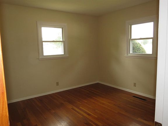 5th image of 3918 Brentwood Dr