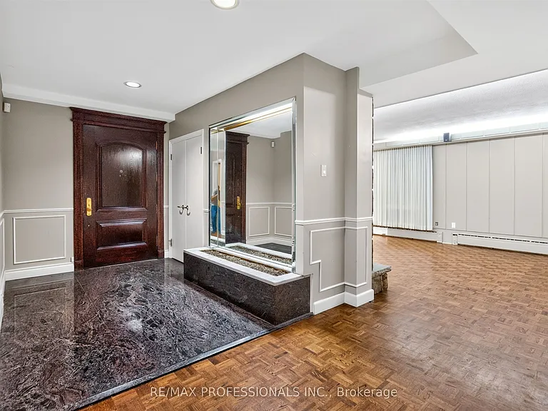 32 Edenbrook Hl — Photo 6