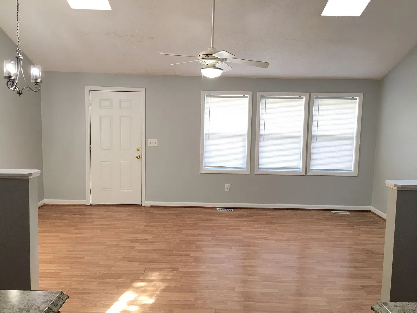 Updated 4br 2ba house with parking and walking distance to UNC Campus! — Photo 2