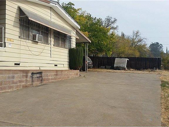4th image of 3878 Oak Ave