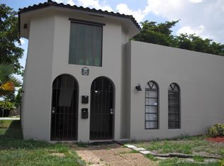 800 S 12 Place, Davie, FL 33315