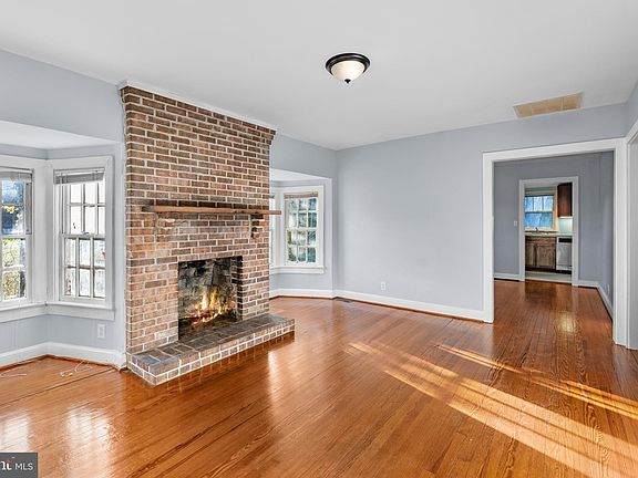 3rd image of 17634 Washington Grove Ln