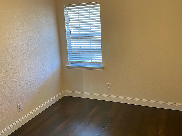 2421 Lakeview Cir — Photo 22