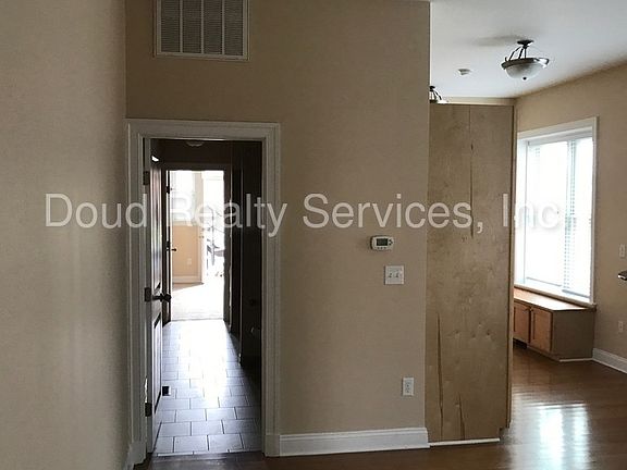 4th image of 515 London St APT 2