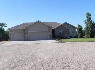 6 Country Ct, Dannebrog, NE 68831