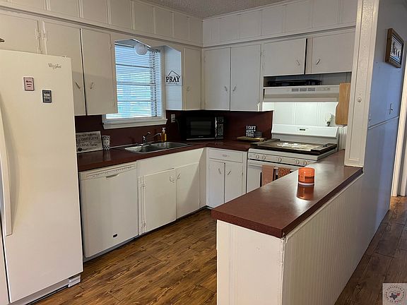 5th image of 3700 Greenwood Ave