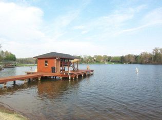 206 Harbor Point Dr, Cherryville, NC 28021