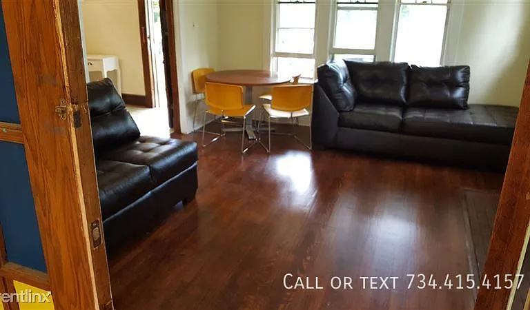 1002 Packard St — Photo 21