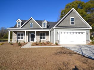 1933 Middle Rd, Eastover, NC 28312
