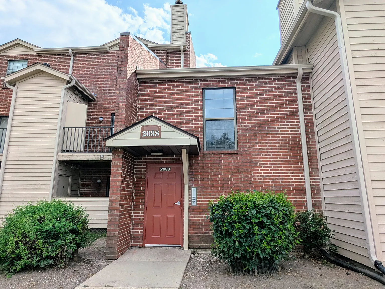 2 bed, 1100 sqft, $1,850 — Photo 1
