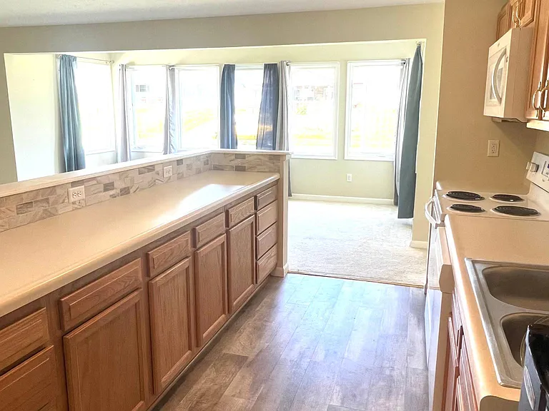 571 Ridgefield Rd — Photo 4